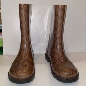 Never worn Gucci rain boots, kids size 33.
